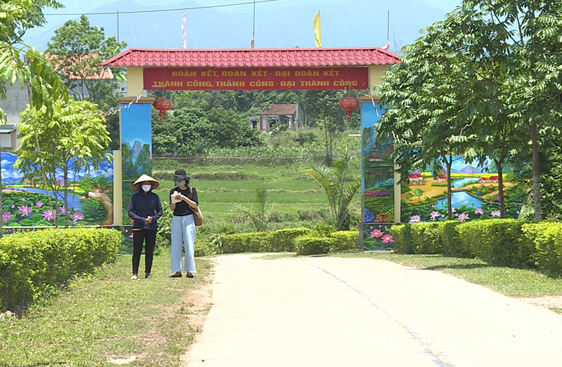 Tuyến đường thôn Sán Xế Đông, xã Đông Ngũ, huyện Tiên Yên khang trang.