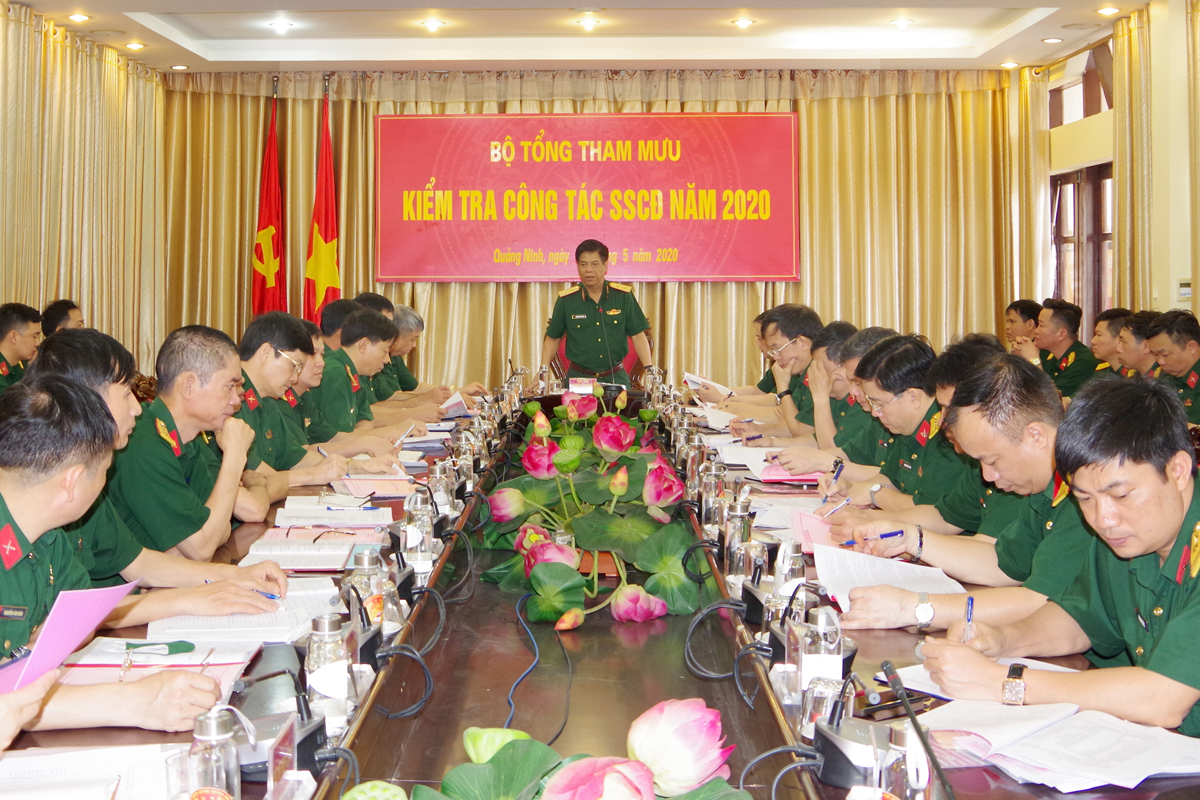 Trung tướng Nguyễn Văn Nghĩa, Phó Tổng Tham mưu trưởng, phát biểu tại buổi kiểm tra công tác SSCĐ năm 2020 tại Bộ CHQS tỉnh Quảng Ninh.