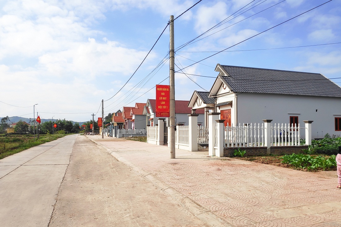 Tuyến đường trục chính thôn Đồng Tâm, xã Dực Yên (huyện Đầm Hà).