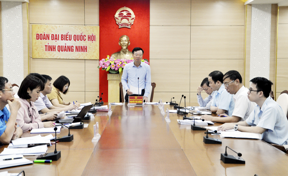đồng chí Nguyễn Văn Hưởng, Trưởng Ban Dân vận Tỉnh uỷ, Chủ tịch Ủy ban MTTQ tỉnh, Trưởng đoàn giám sát  phát biểu tại buổi làm việc