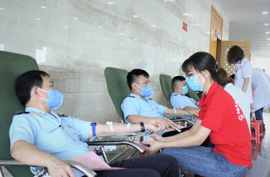 Đông đảo ĐVTN tham gia hiến máu tình nguyện do Tỉnh Đoàn tổ chức đầu tháng 5/2020. Ảnh: Minh Thương