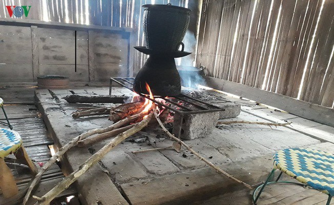 Bếp lửa nhà sàn người Thái Tây Bắc.