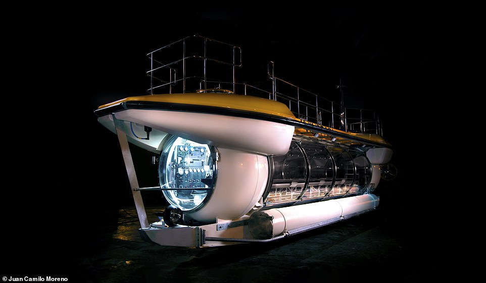   Tàu ngầm Triton Deepview24 có thể đưa 24 hành khách lặn tới độ sâu lên tới 100m và mang tới tầm nhìn tuyệt đẹp nhờ cửa sổ 