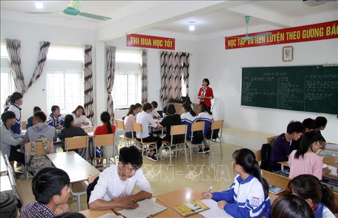 Giờ học ôn tập của giáo viên và học sinh lớp 12 trường THPT Mường Than, huyện Than Uyên, tỉnh Lai Châu. Ảnh minh họa: Quý Trung/TTXVN