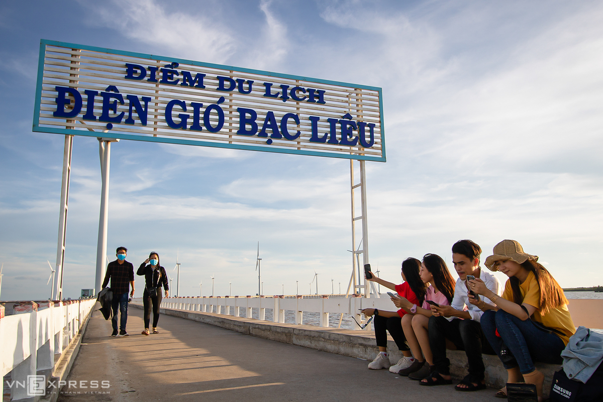 Đầu năm 2019, khu điện gió này được Hiệp hội Du lịch Đồng bằng sông Cửu Long công nhận là điểm du lịch tiêu biểu, hiện thu hút đông du khách.