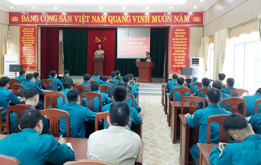 Ban CHQS TP Hạ Long tổ chức tập huấn cho 169 cán bộ trung đội, tiểu đội, khẩu đội trưởng dân quân năm 2020.