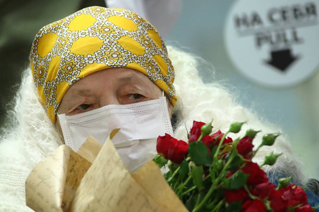 Cụ Pelageya Poyarkova đã được ra viện vào đúng ngày sinh nhật lần thứ 100 của mình. Ảnh: TASS