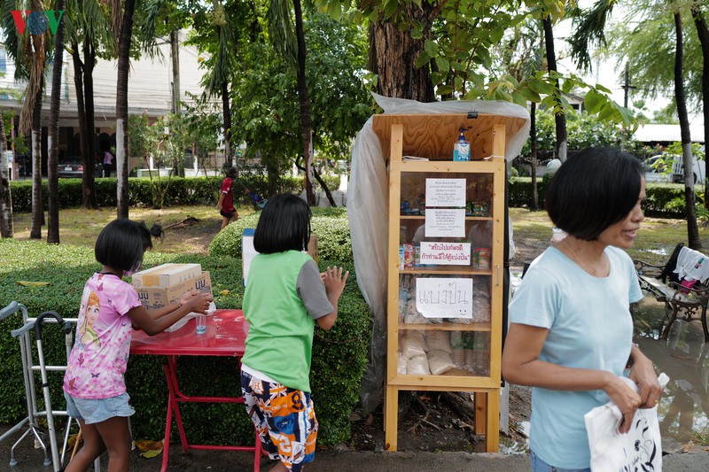 Mô hình tủ đồ ăn miễn phí tại Thái Lan.