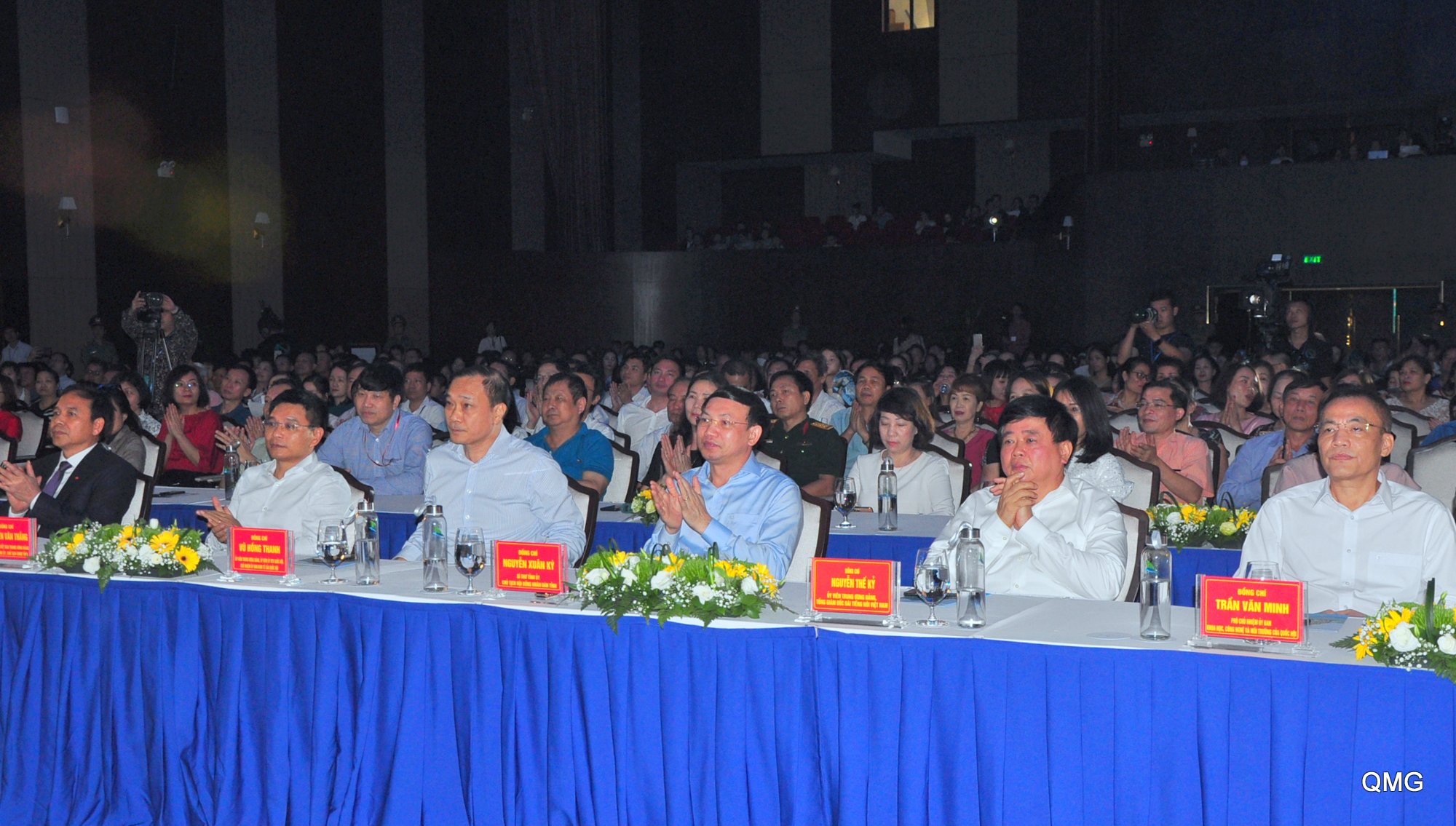 Các đồng chí lãnh đạo Trung ương và tỉnh Quảng Ninh tới dự chương trình.