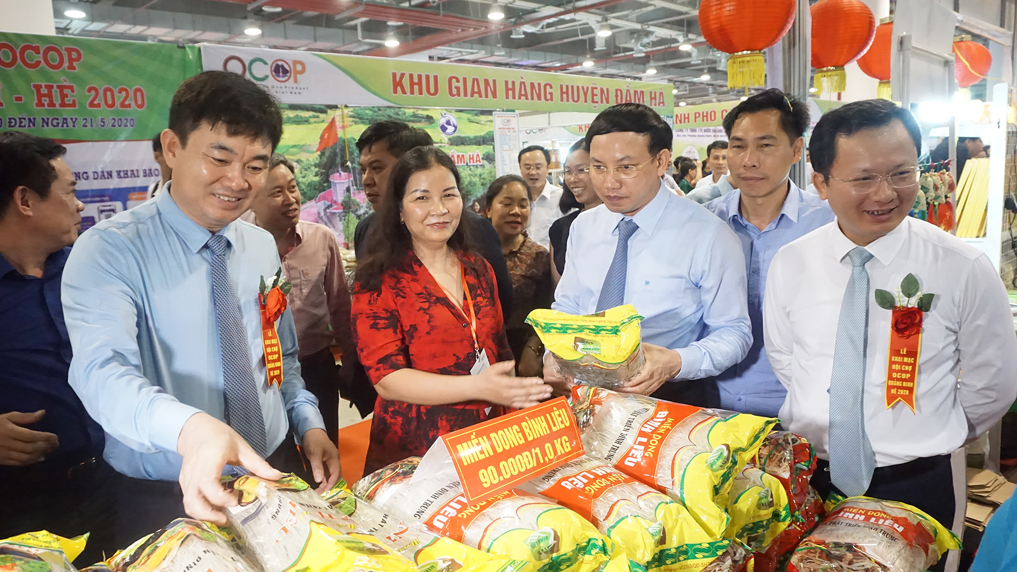 Phần lớn các sản phẩm OCOP tham dự Hội chợ OCOP Quảng Ninh - Hè 2020 là những sản phẩm có nguồn gốc xuất xứ rõ ràng. Ảnh: Minh Đức