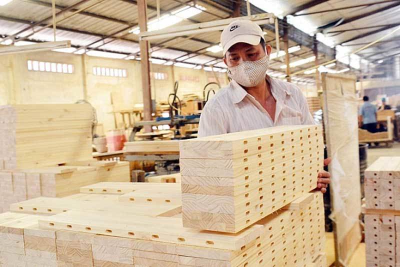 Dù bị ảnh hưởng bởi Covid-19, DN ngành gỗ vẫn nhận được nhiều đơn hàng, ổn định sản xuất
