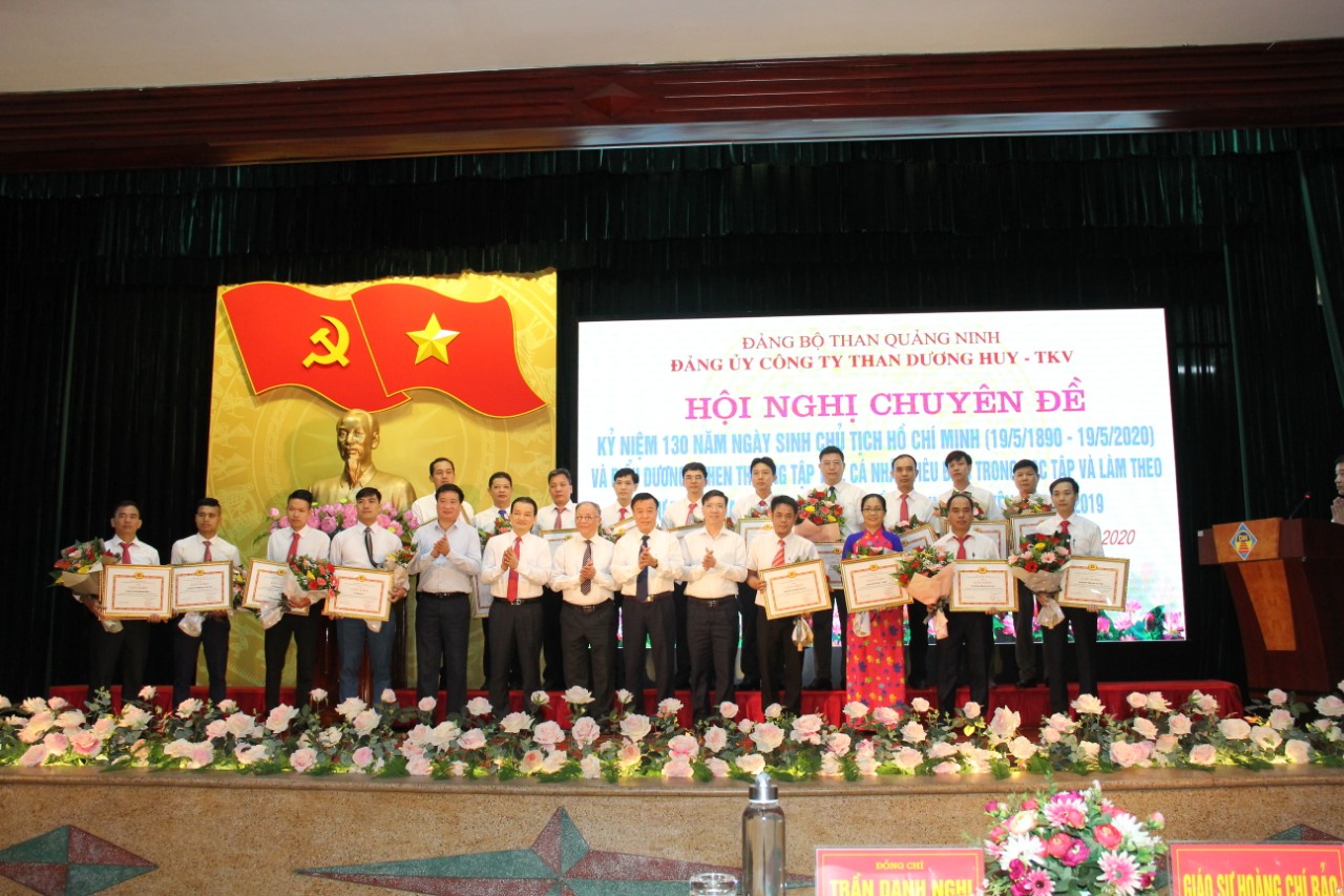 Đảng ủy Công ty Than Dương Huy - TKV tuyên dương các tập thể tiêu biểu học tập và làm theo tư tưởng, đạo đức, phong cách Hồ Chí Minh, ngày 17/5.