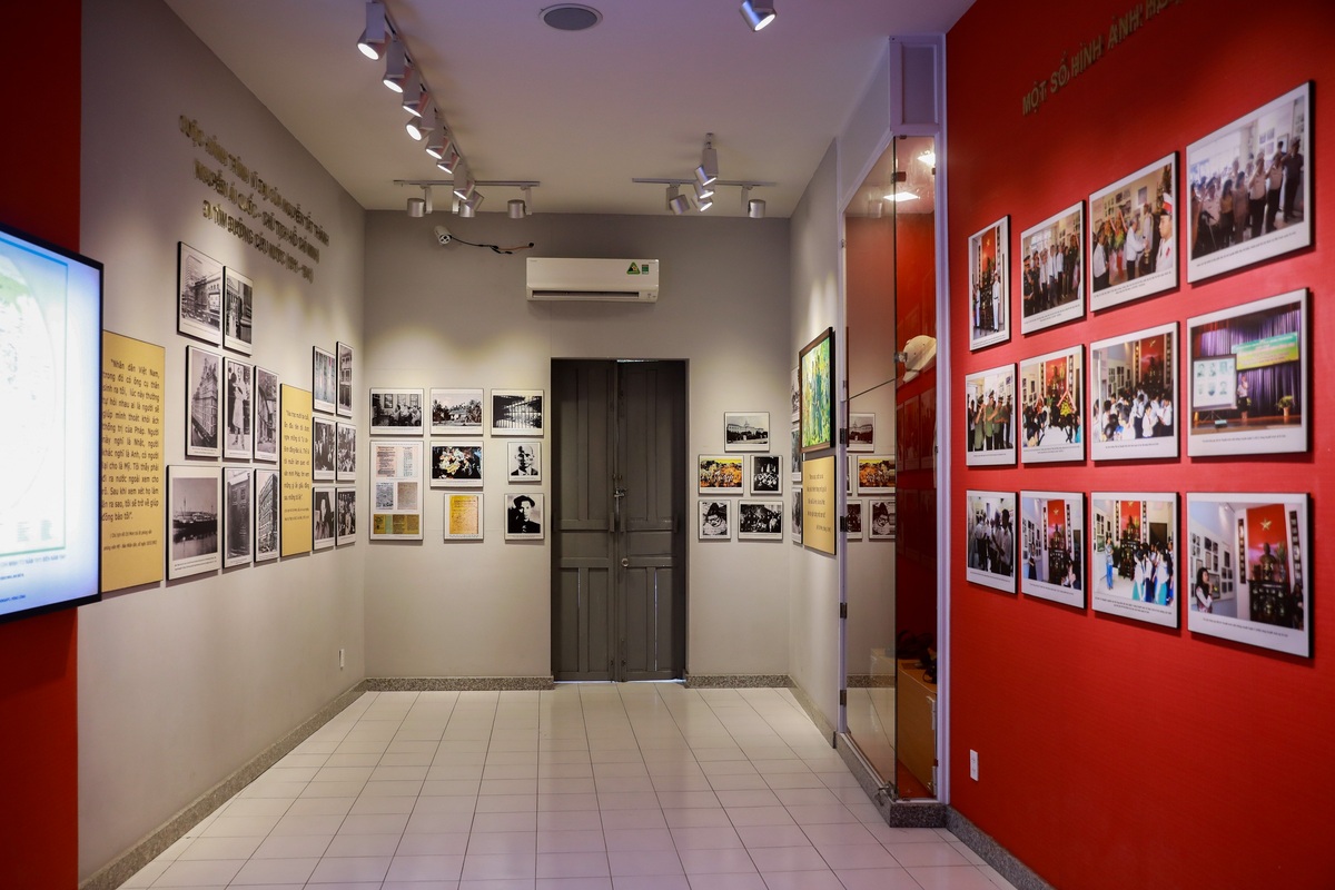 Tầng hai là khu trưng bày về hành trình tìm đường cứu nước của Chủ tịch Hồ Chí Minh.