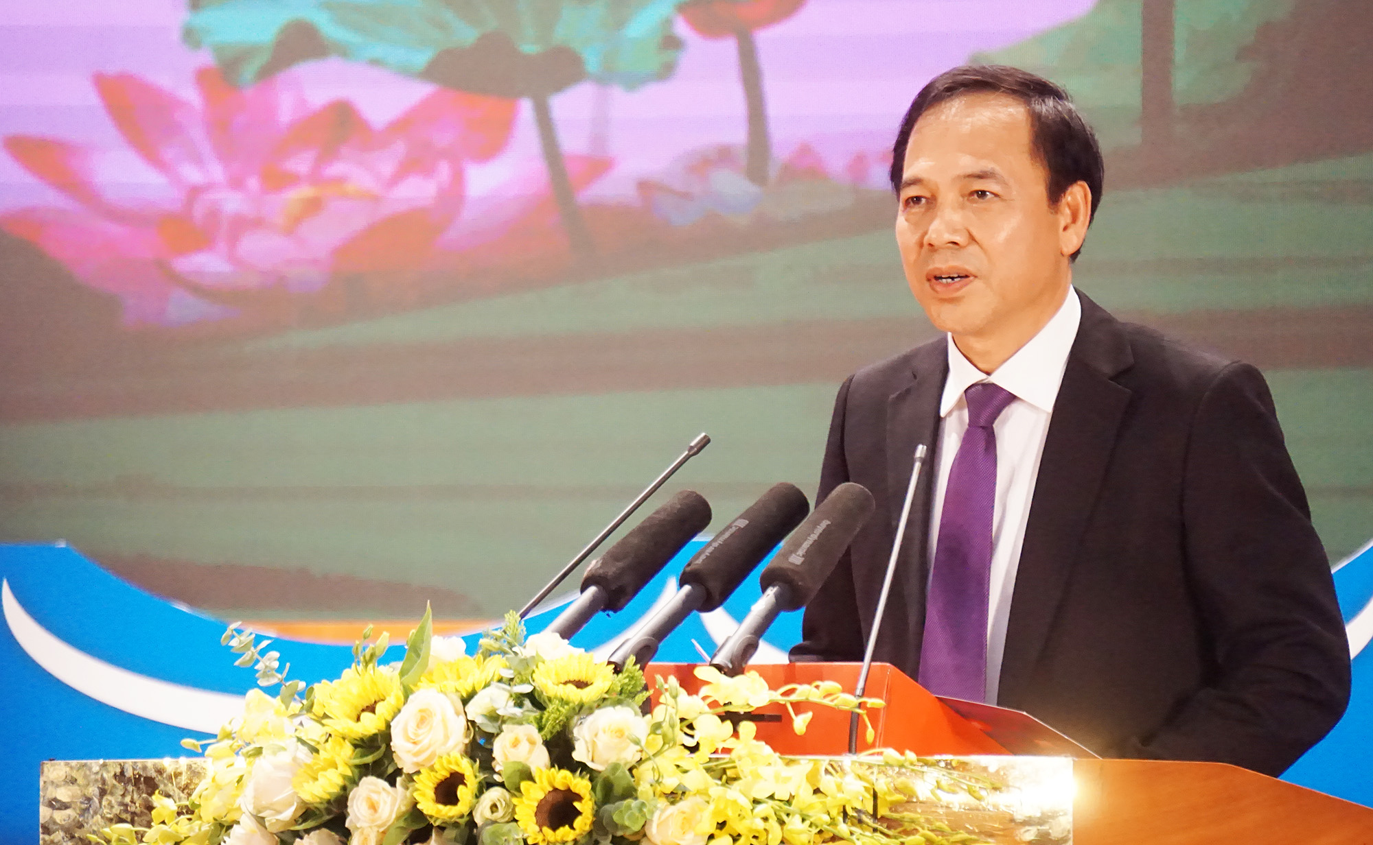 Đồng chí Đặng Huy Hâu, Phó Chủ tịch Thường trực UBND tỉnh phát biểu tại buổi lễ.
