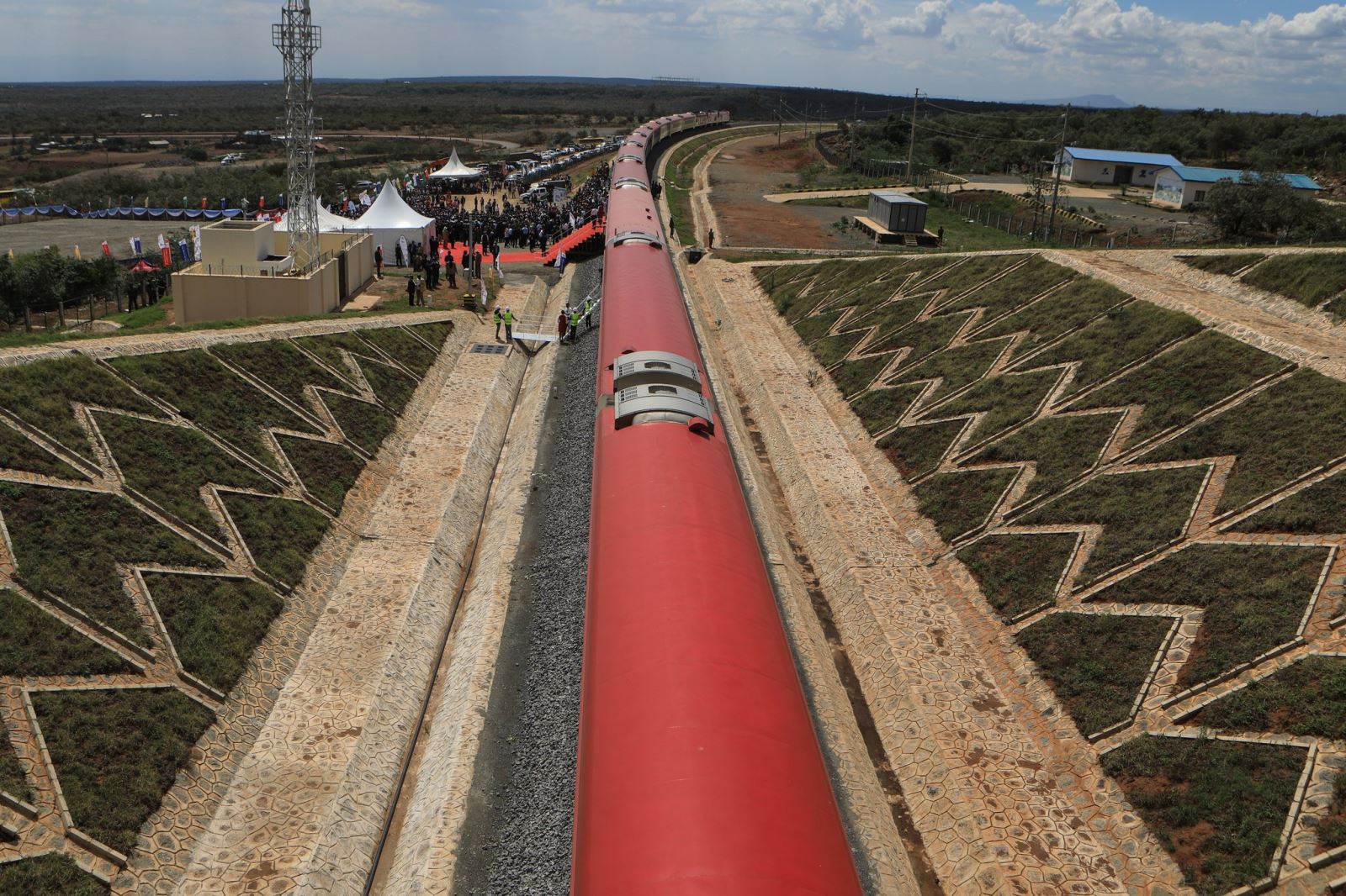 Dự án đường sắt Nairobi - Naivasha ở Kenya do nhà thầu Trung Quốc xây dựng, tài trợ vốn. Ảnh: EPA