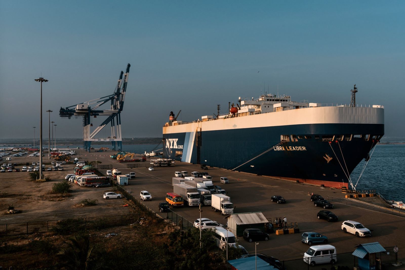 Cảng Hambantota của Sri Lanka trị giá 1,5 tỷ USD được xây dựng bằng vốn Trung Quốc. Ảnh: NYT