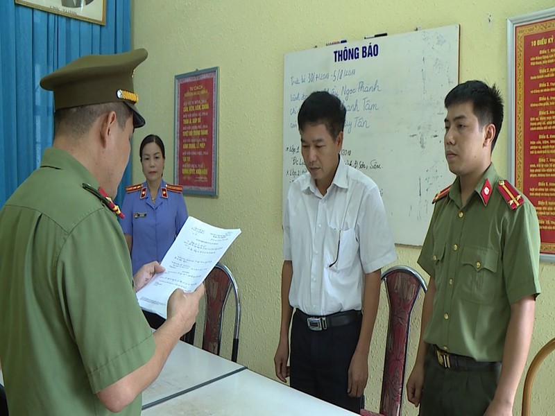 Trần Xuân Yến đã lợi dụng chức vụ, nhận thông tin cá nhân của 13 thí sinh để chuyển cho Nga sửa bài thi, nâng điểm