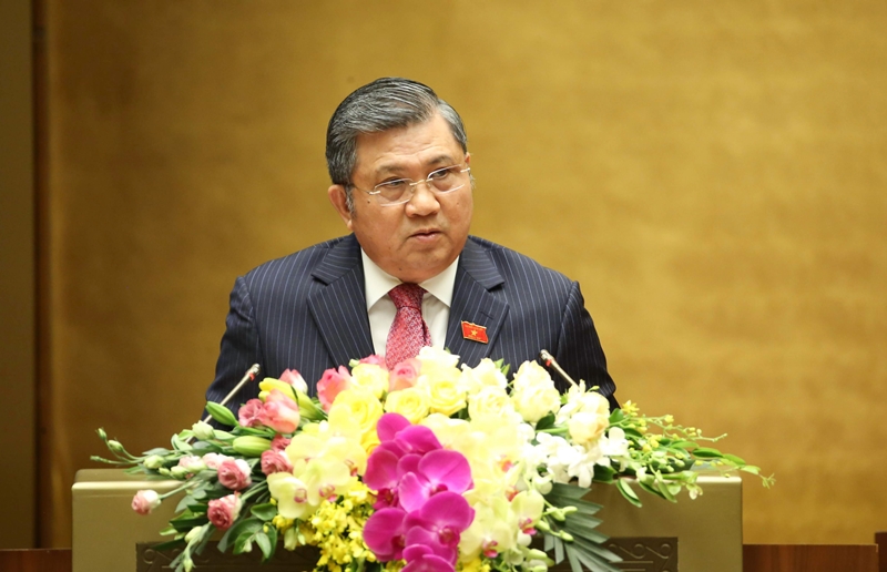 Chủ nhiệm Ủy ban Đối ngoại của Quốc hội Nguyễn Văn Giàu trình bày Báo cáo thẩm tra về việc phê chuẩn Hiệp định thương mại tự do giữa CHXHCN Việt Nam và Liên minh Châu Âu.