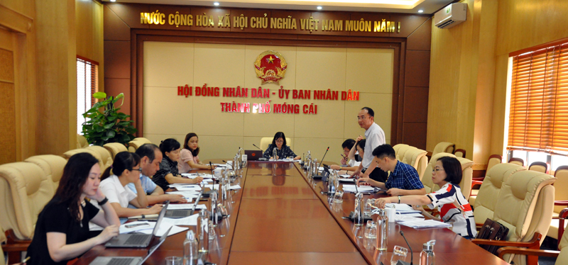Đoàn giám sát của HĐND tỉnh làm việc với TP Móng Cái.