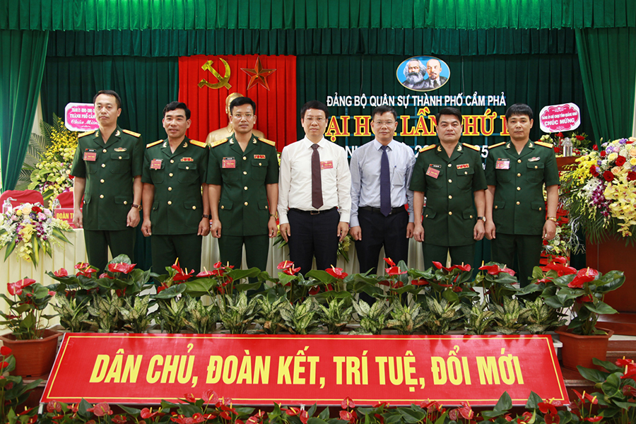 Ban Chấp hành Đảng bộ Quân sự TP Cẩm Phả, nhiệm kỳ 2020-2025 ra mắt Đại hội.