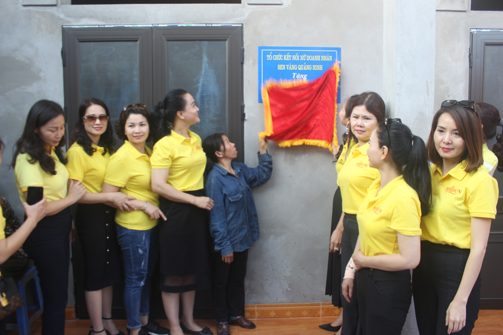 Tổ chức kết nối Nữ Doanh nhân Sen Vàng Quảng Ninh bàn giao 