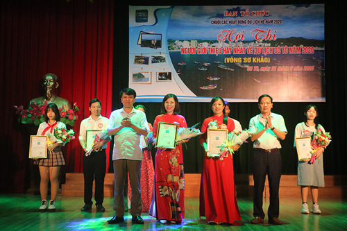 Thí sinh Nguyễn Thị Mai, Đoàn Khối liên cơ quan huyện Cô Tô xuất sắc giành giải nhất, giải nhì được trao cho thí sinh Lê Thị Bích Ngọc, Đoàn thị trấn Cô Tô.