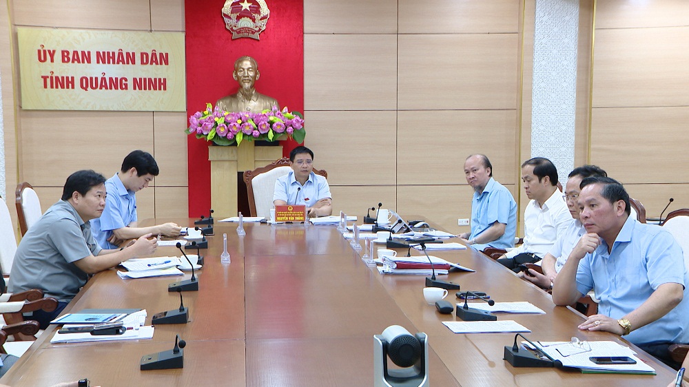 Đồng chí Nguyễn Văn Thắng, Bí thư Ban cán sự Đảng, Chủ tịch UBND tỉnh chủ trì cuộc họp