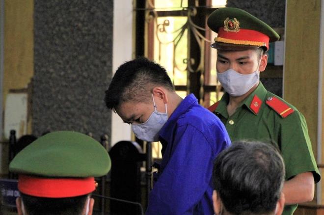 Bị cáo Trần Xuân Yến tại phiên tòa sở thẩm xét xử 12 bị cáo trong vụ gian lận điểm thi ở Sơn La.