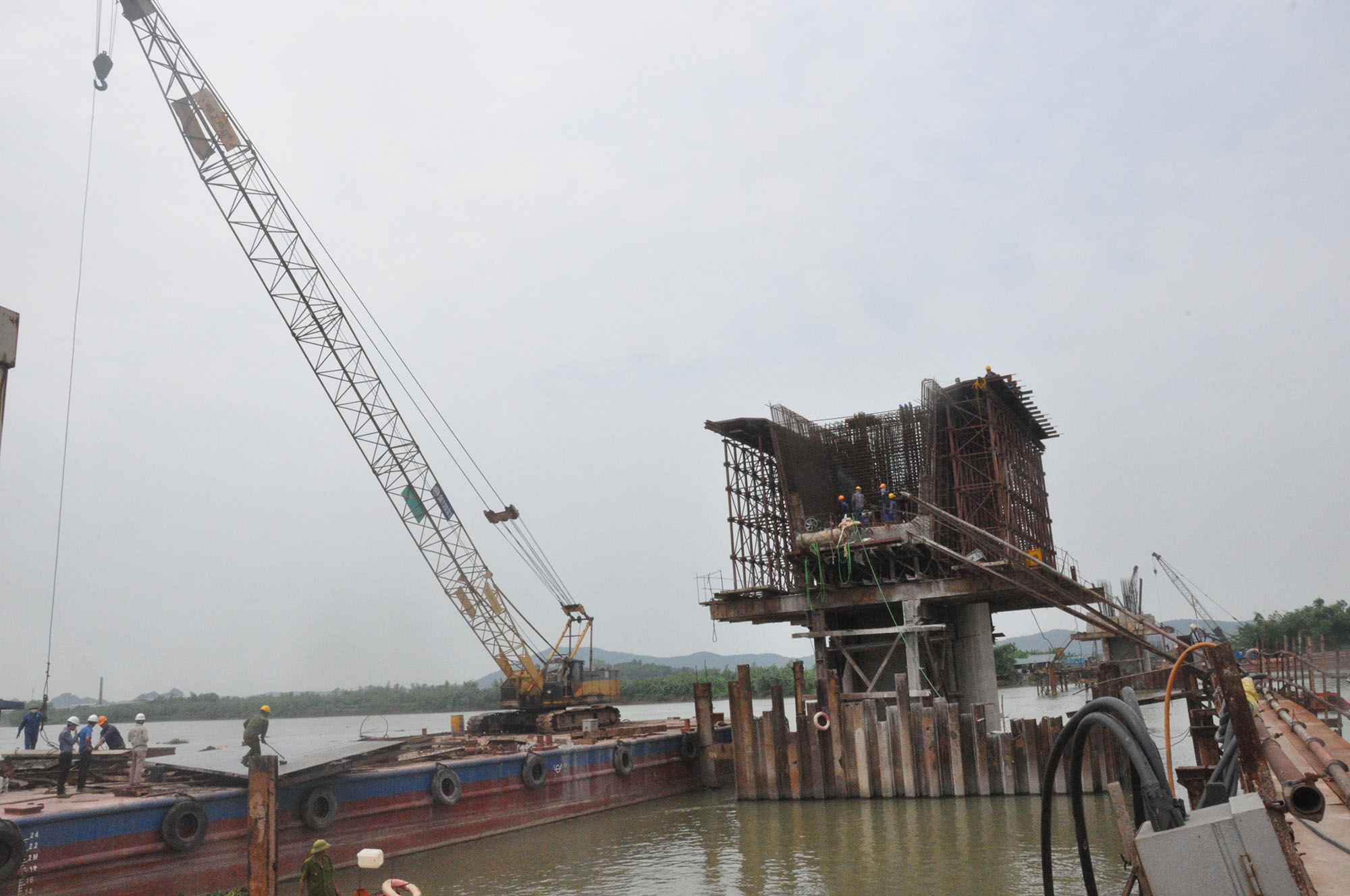 Công trình Cầu Triều đang được đẩy nhanh tiến độ.