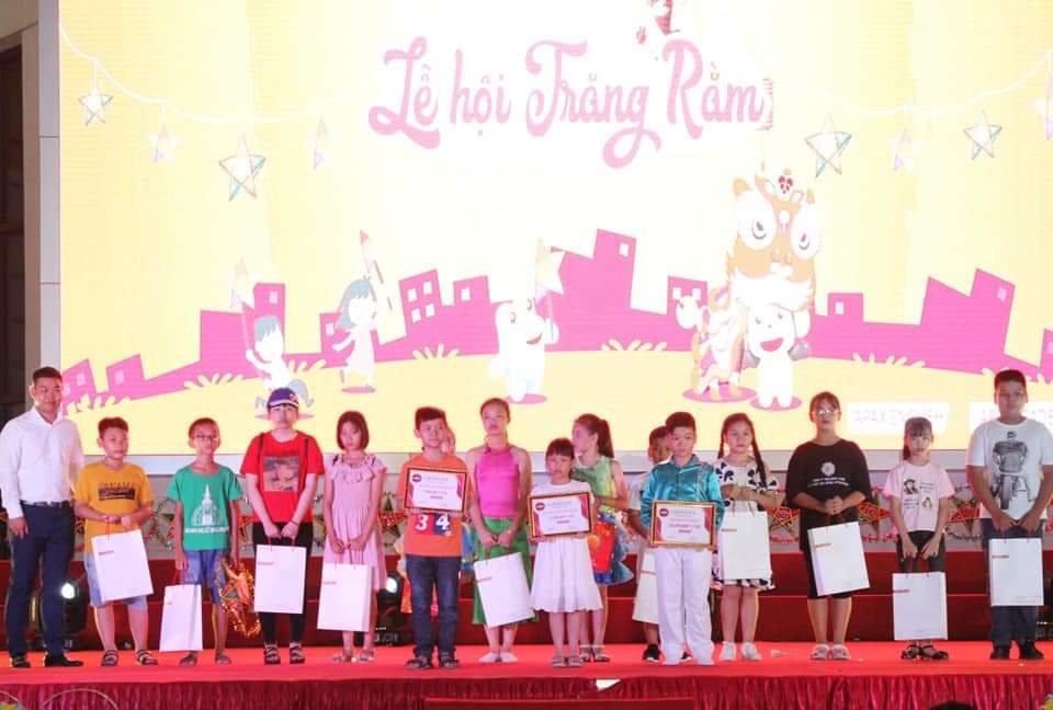 Các em thiếu nhi tham gia Đêm hội trăng rằm tại Cung Văn hóa thanh thiếu nhi tỉnh năm 2019