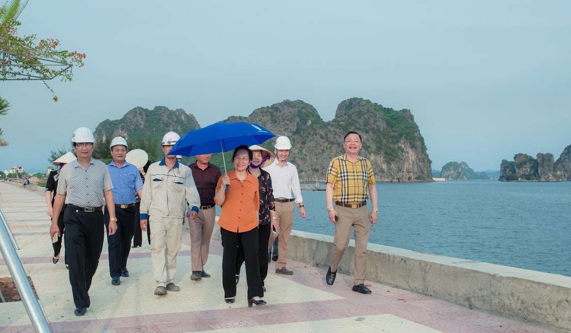 Nguyên Phó Chủ tịch nước Nguyễn Thị Doan tham quan tại dự án Khu đô thị - du lịch – dịch vụ cao cấp Green Dragon City Cẩm Phả .