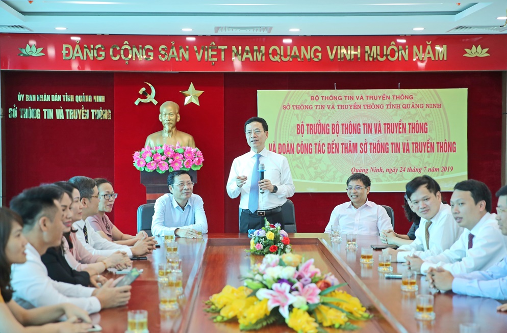 Tại buổi làm việc với Sở TT&TT Quảng Ninh (tháng 7/2019), Bộ trưởng Bộ TT&TT Nguyễn Mạnh Hùng nhấn mạnh:  Bộ Thông tin và Truyền thông luôn đồng hành với Quảng Ninh trong việc hỗ trợ triển khai các nhiệm vụ của ngành.