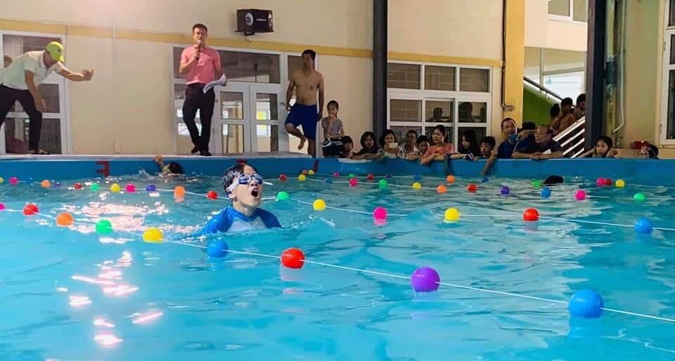 Giải bơi dành cho học sinh tiểu học và THCS được Trường Văn Lang (Hạ Long) tổ chức thường niên nhằm nâng cao kỹ năng của các em học sinh trong phòng chống đuối nước.
