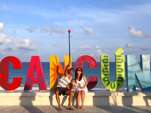 Cancun (Mexico) thường là một điểm phổ biến với khách du lịch Mỹ. Ảnh: Reuters