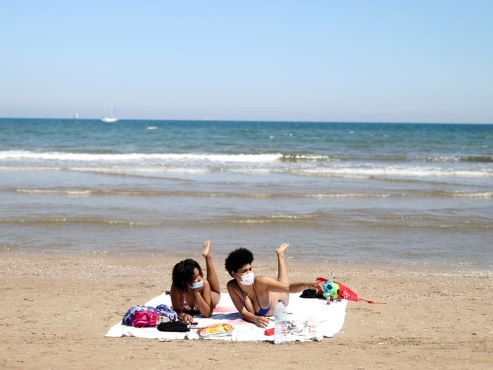 Một bãi biển ở Valencia, Tây Ban Nha. Ảnh: Reuters