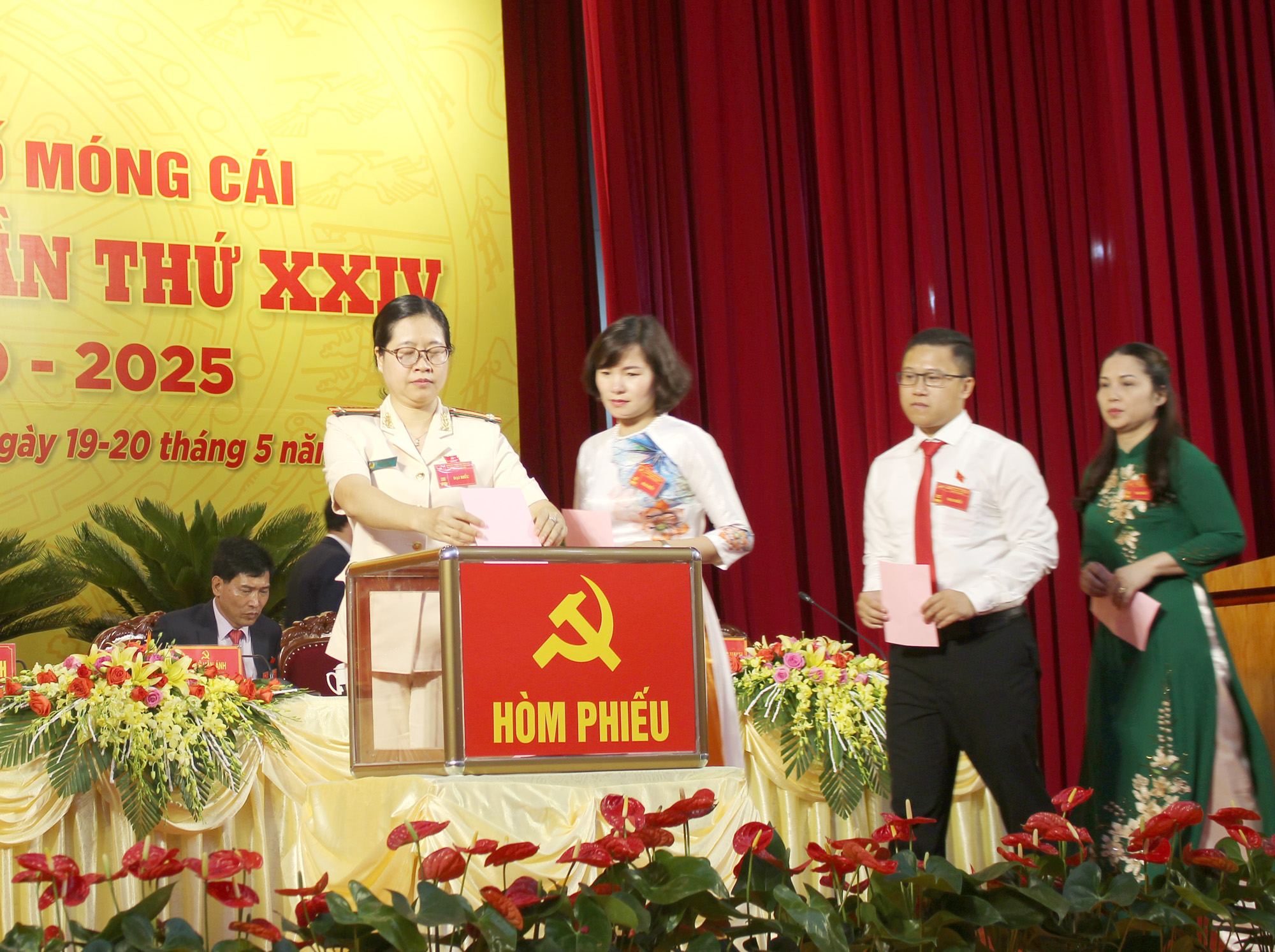 Đồng chí Lê Văn Ánh được 100% địa biểu dự đại hội đại biểu Đảng bộ thành phố lần thứ XXIV  tín nhiệm bầu giữ