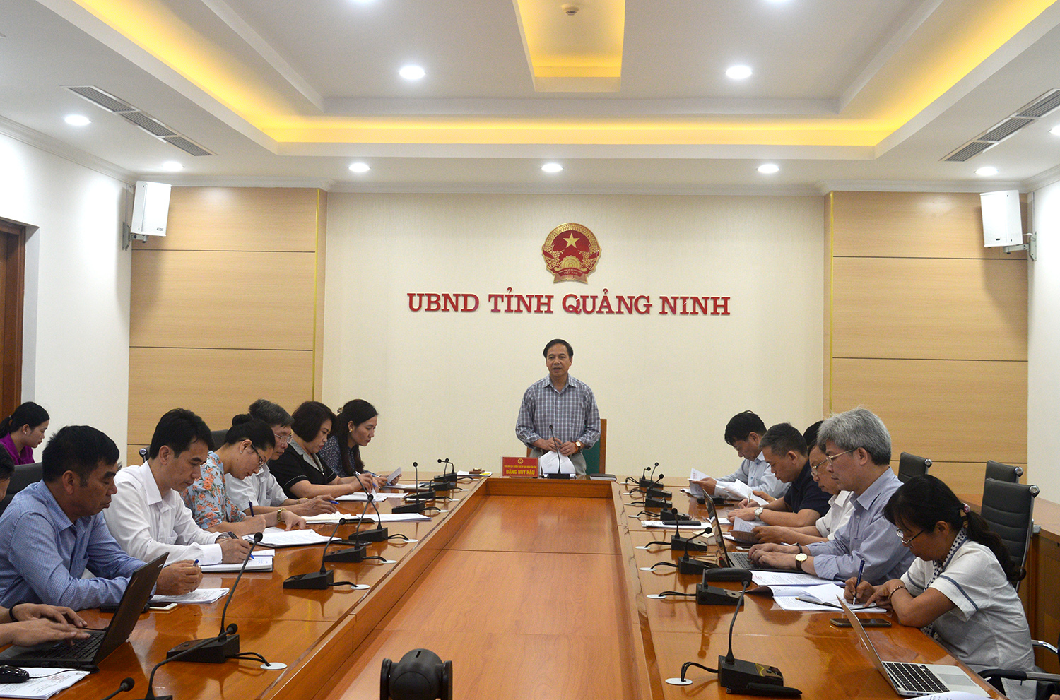 Đồng chí Đặng Huy Hậu phát biểu tại cuộc họp.