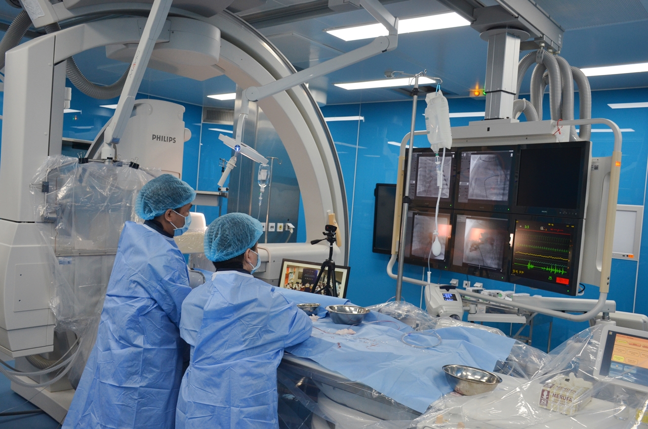 Phòng phẫu thuật tại Bệnh viện Sản Nhi Quảng Ninh có kết nối để hội chẩn trực tuyến với các chuyên gia đầu ngành tại Bệnh viện Nhi Trung ương.