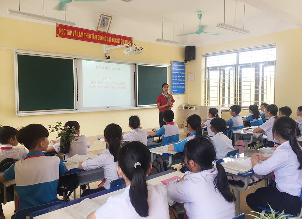 Một tiết học của cô và trò Trường THCS Phong Cốc, TX Quảng Yên.
