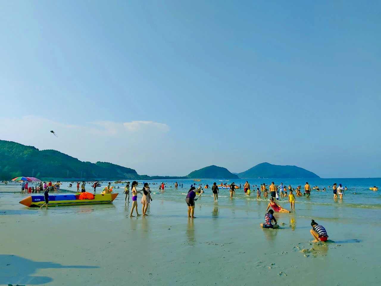 Bãi tắm Minh Châu (xã Minh Châu, Vân Đồn) hiện chưa được công nhận là bãi tắm du lịch do chưa đủ các điều kiện theo quy định của UBND tỉnh.