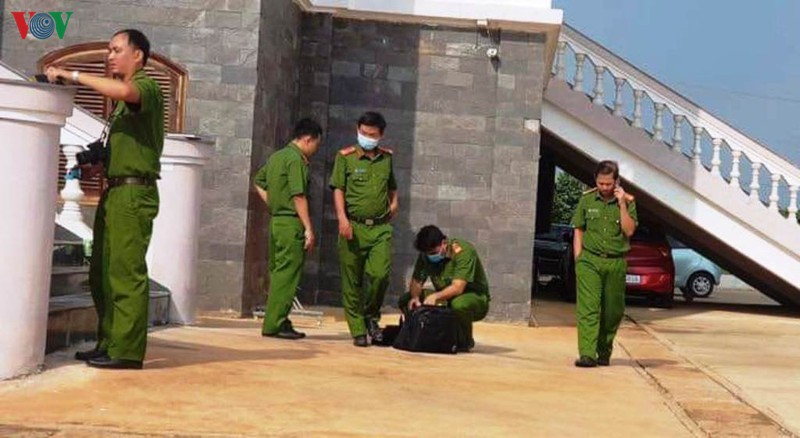 Khám nghiệm hiện trường điều tra cái chết của ông Phước tại Tòa án nhân dân tỉnh Bình Phước.