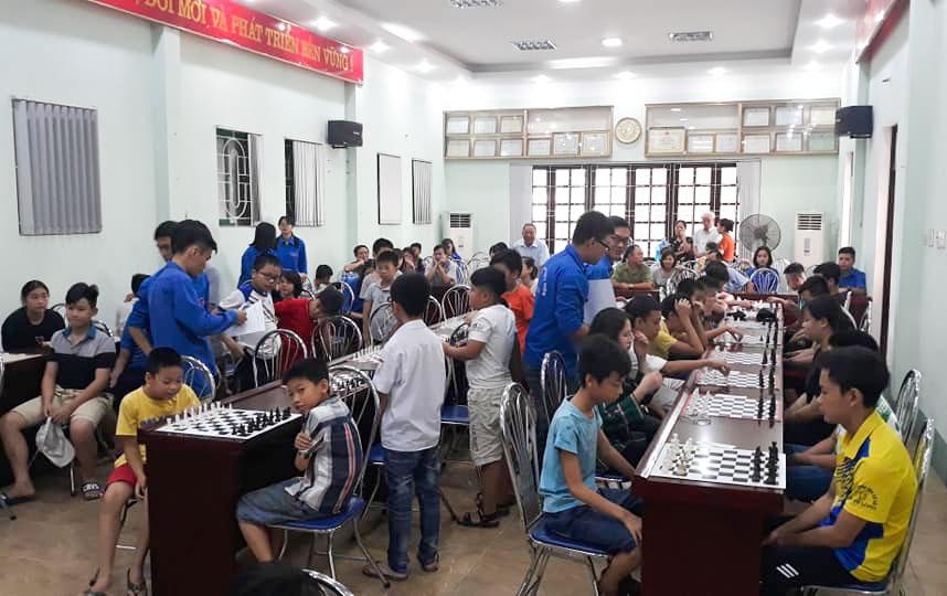 Thành đoàn Cẩm Phả tổ chức giải cờ vua cho trẻ trong dịp hè 2019. Ảnh: Thành đoàn Cẩm Phả cung cấp.
