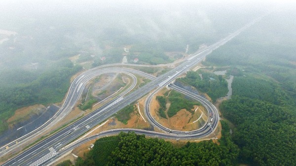 Chậm triển khai cao tốc Bắc - Nam còn đẩy chính quyền địa phương nơi các dự án đi qua vào thế khó.