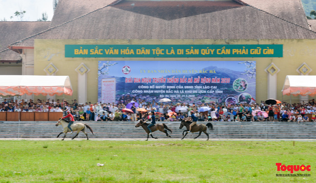 Mới đây, Vòng chung kết Giải đua ngựa truyền thống trên cao nguyên Bắc Hà (Lào Cai) đã diễn ra sôi động.