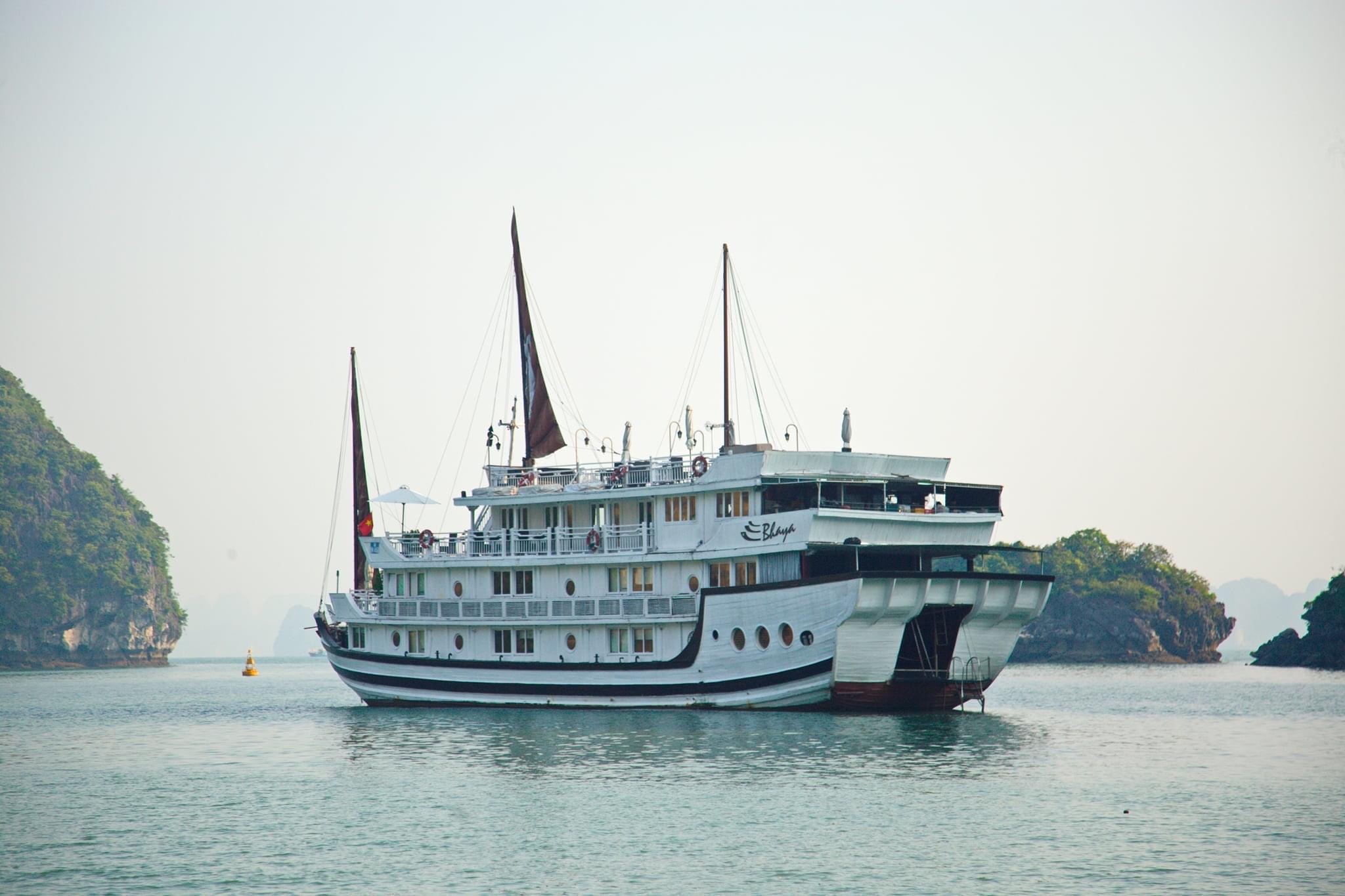 Du thuyền Bhaya, một trong những tàu du lịch đã được cấp nhãn sinh thái Cánh buồm xanh.