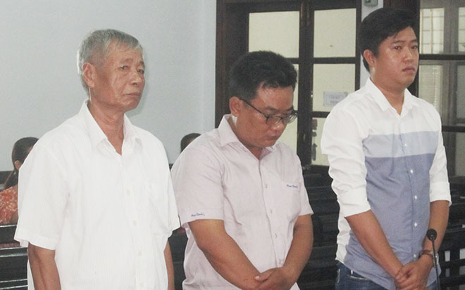 Bị cáo Hạnh, Khánh và Vinh tại tòa.