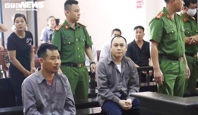 Hai bị cáo Ngô Văn Sơn (trái) và Lê Ngọc Hoàng (phải) trong phiên tòa phúc thẩm sáng 4/6.