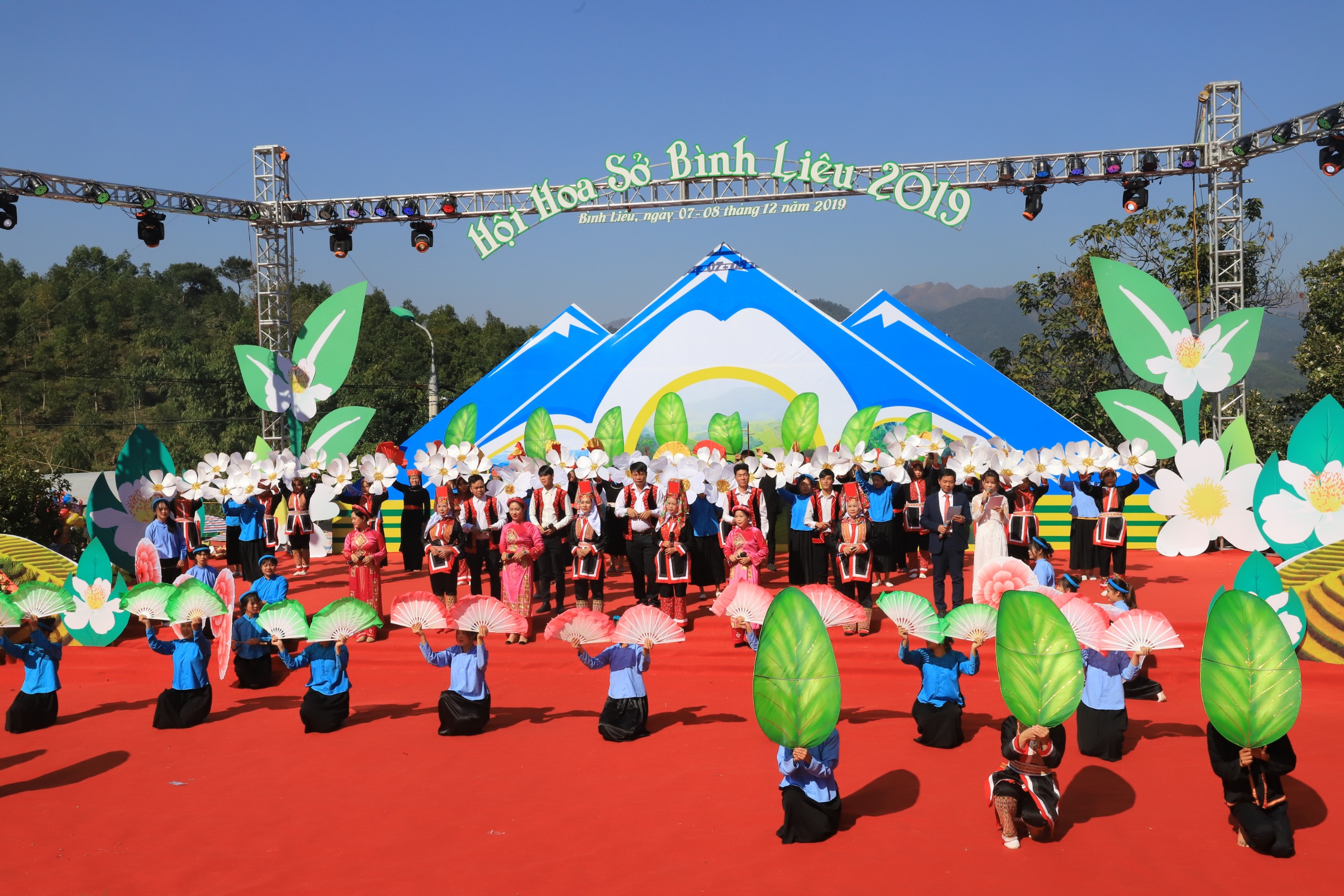 Hội hoa Sở Bình Liêu lần đầu tiên được tổ chức vào tháng 12-2015, là một hoạt động văn hóa tiêu biểu của nhân dân các dân tộc vùng cao Bình Liêu. 
