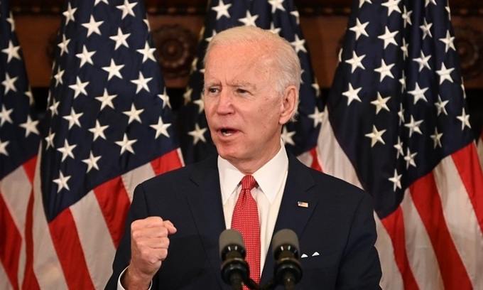 Cựu phó tổng thống Mỹ Joe Biden phát biểu về tình trạng bất ổn quốc gia do biểu tình tại thành phố Philadelphia, bang Pennsylvania hôm 2/6. Ảnh: AFP.