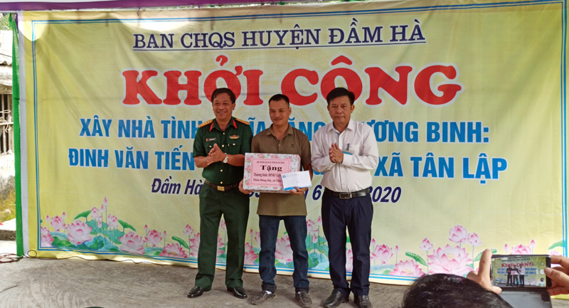 Ban CHQS huyện Đầm Hà cùng địa phương tổ chức khởi công xây dựng nhà tình nghĩa cho thương binh